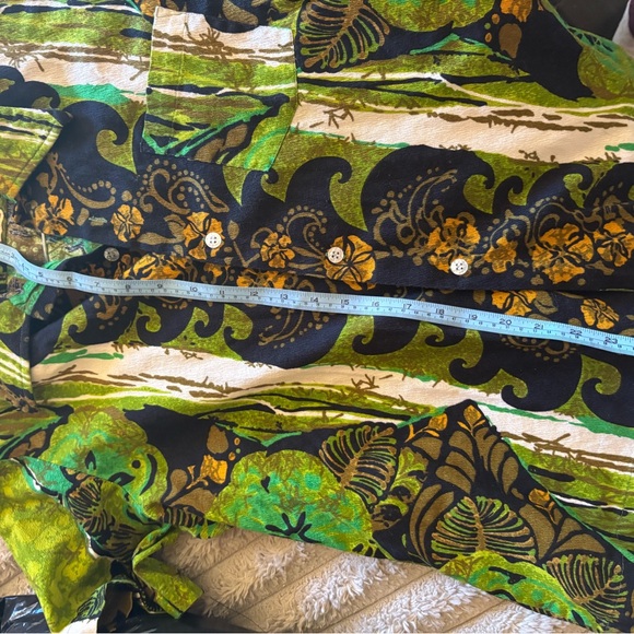 Vintage Hawaiian button up shirt - Picture 8 of 9